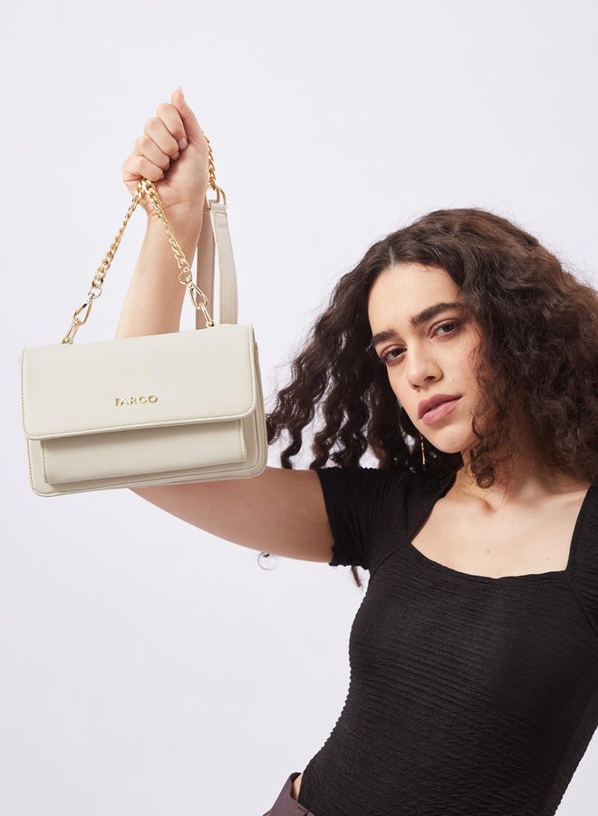 فارجو حقيبة كروس بودي فارغو ثرايف للنساء | جلد نباتي، جيوب بتقنية RFID، إغلاق مغناطيسي، سحاب YKK | حقيبة كتف أنيقة للمكتب والاستخدام اليومي | خفيفة الوزن ومصنوعة في الهند (لون عاجي) - Image 3